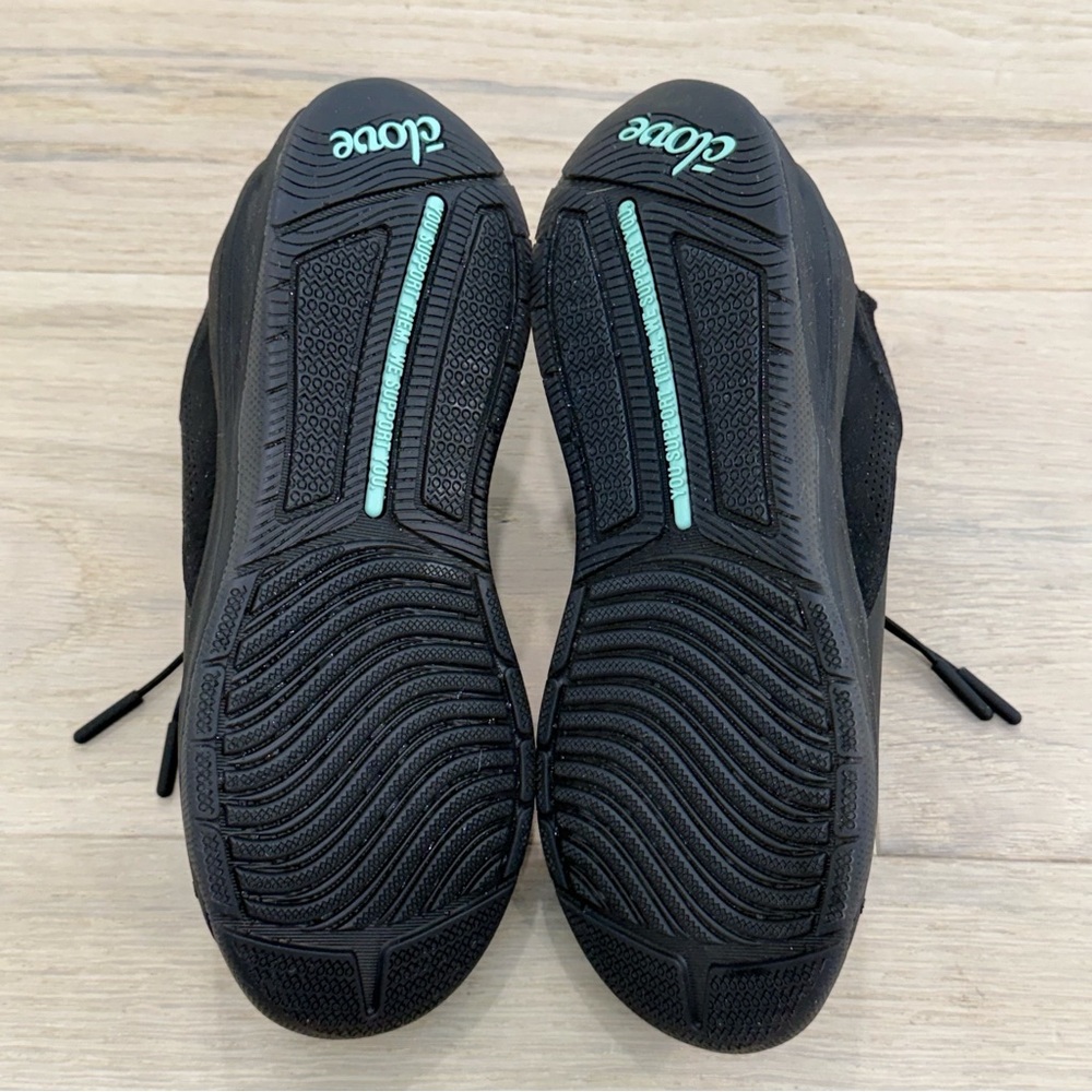 Clove Classic Shoes Sneakers
Nursing Core All Black Size 6 - Picture 7 of 7